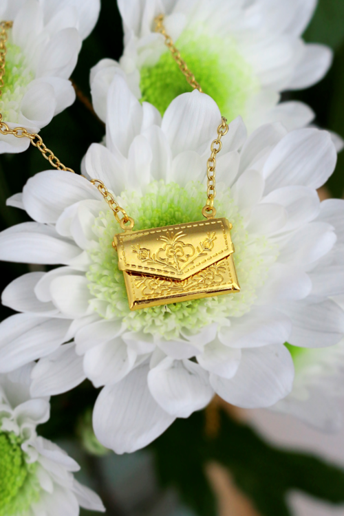 24 Karats Daisy Envelope Locket Necklace - Image 4